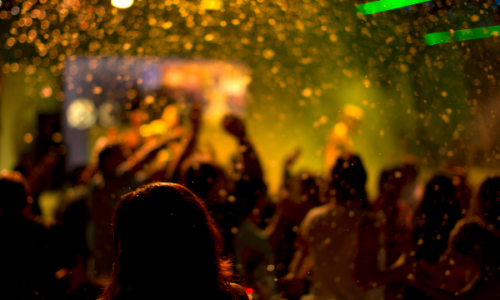 Feest in Rotterdam, feestende mensen, exclusieve verhuur, donker met lampen